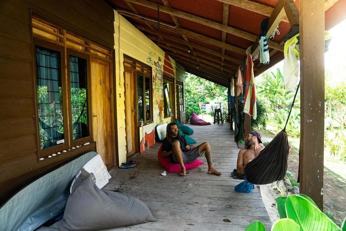 C Point Krui Bed & Breakfast Ngoại thất bức ảnh